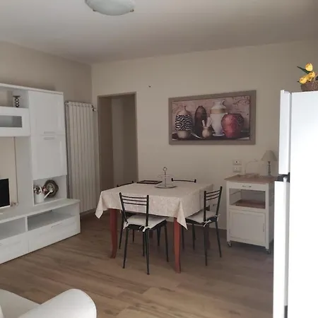 Elena 's كونفيرسانو