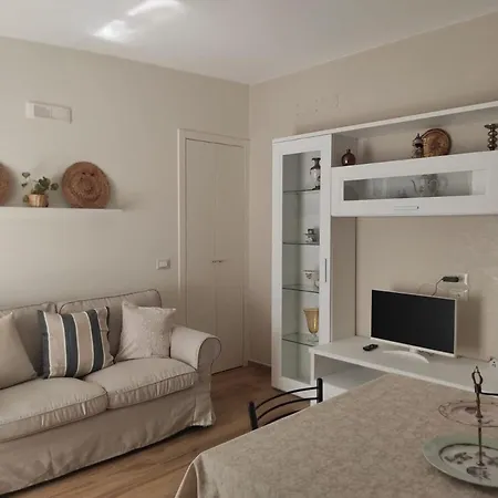 Elena 's كونفيرسانو