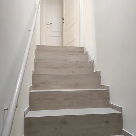 Elena 's كونفيرسانو